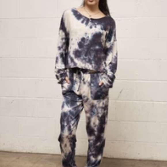 egs by Elogés Other - Egs by Elogés* ruched pant w pkts and v neck trim top tye dye jogger set size S/